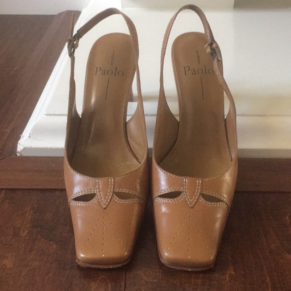 Linea Paolo Sandals in tan leather.